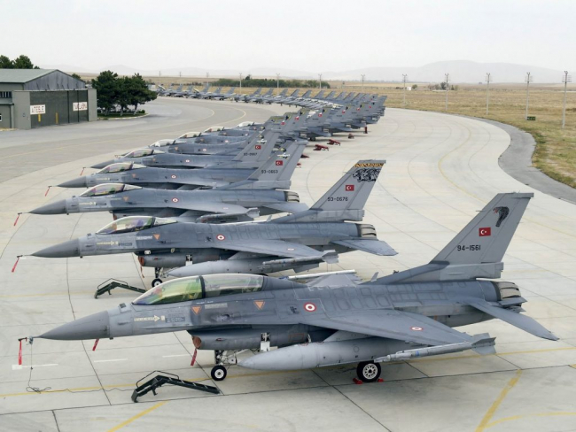 Türkiye'nin elinde farklı modellerde çok sayıda uçak bulunsa da filoların yaş ortalaması giderek yükseliyor.